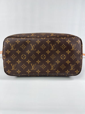 LOUIS VUITTON - NEVERFULL MM TOTE IN MONOGRAM WITH BEIGE INTERIOR