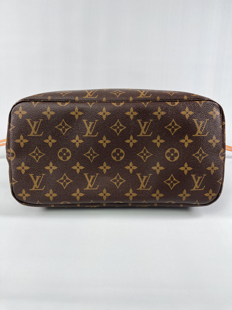 LOUIS VUITTON - NEVERFULL MM TOTE IN MONOGRAM WITH BEIGE INTERIOR