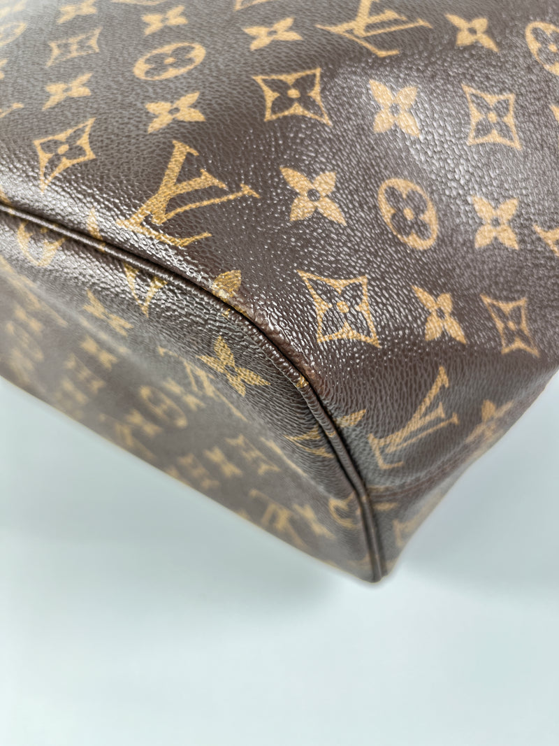 LOUIS VUITTON - NEVERFULL MM TOTE IN MONOGRAM WITH BEIGE INTERIOR