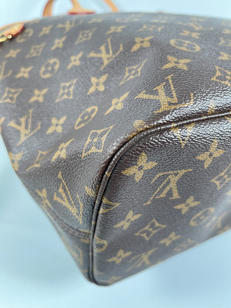 LOUIS VUITTON - NEVERFULL MM TOTE IN MONOGRAM WITH BEIGE INTERIOR