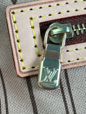 LOUIS VUITTON - NEVERFULL MM TOTE IN MONOGRAM WITH BEIGE INTERIOR