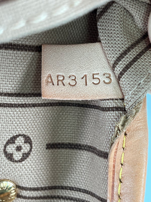 LOUIS VUITTON - NEVERFULL MM TOTE IN MONOGRAM WITH BEIGE INTERIOR