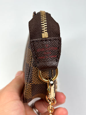 LOUIS VUITTON - BUCKET POCHETTE IN DAMIER EBENE