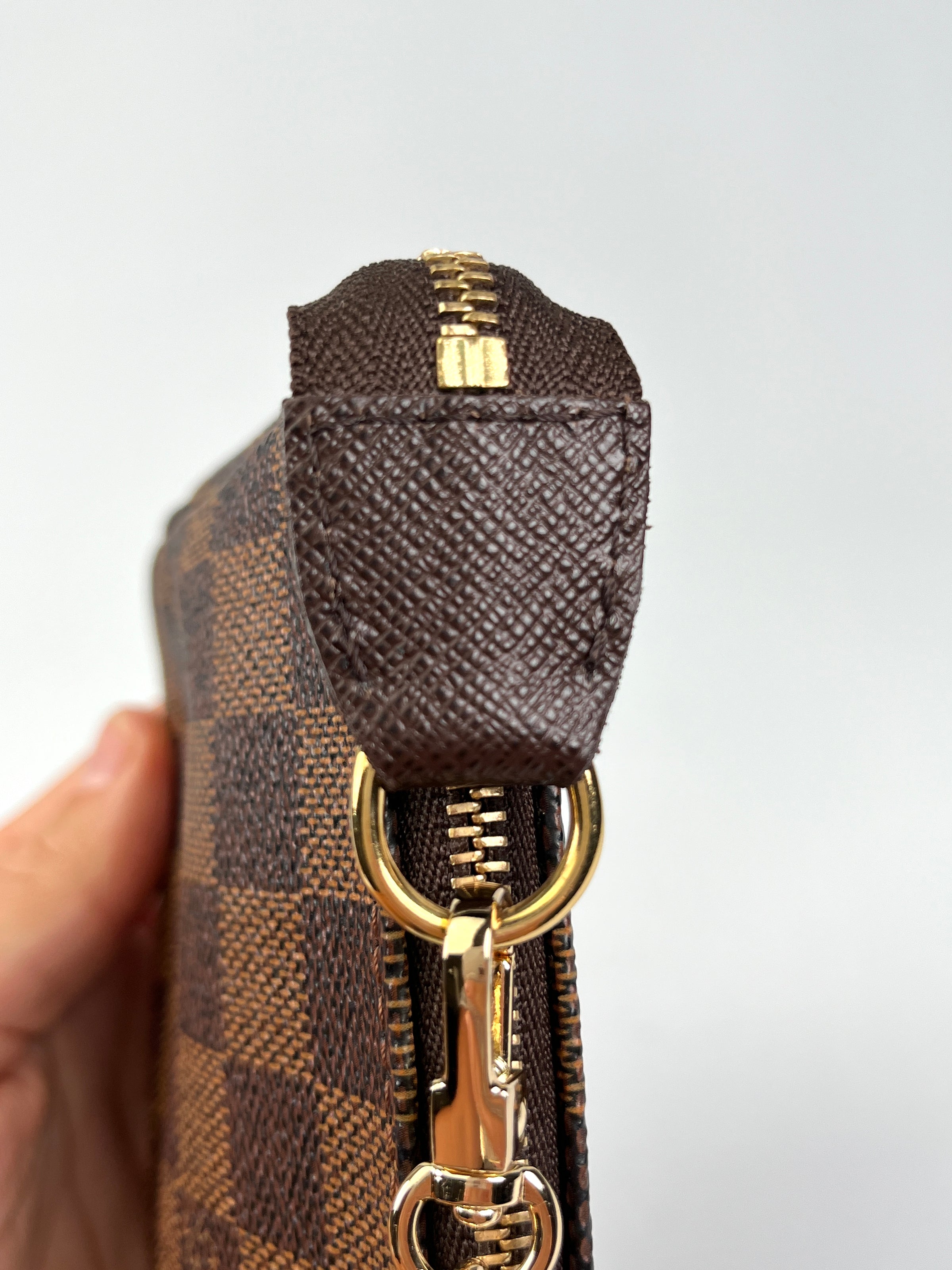 LOUIS VUITTON BUCKET POCHETTE IN DAMIER EBENE RE.LUXE AU