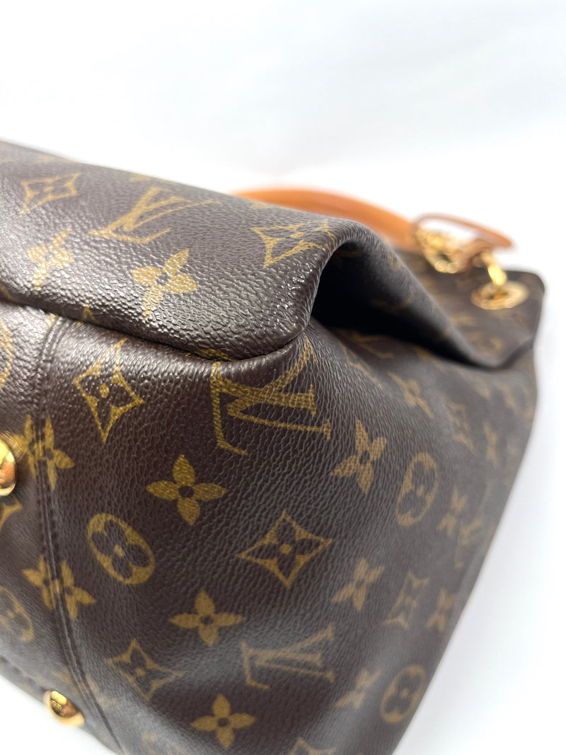 LOUIS VUITTON - ARTSY MM IN MONOGRAM CANVAS
