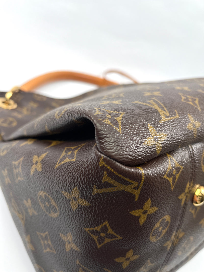 LOUIS VUITTON - ARTSY MM IN MONOGRAM CANVAS