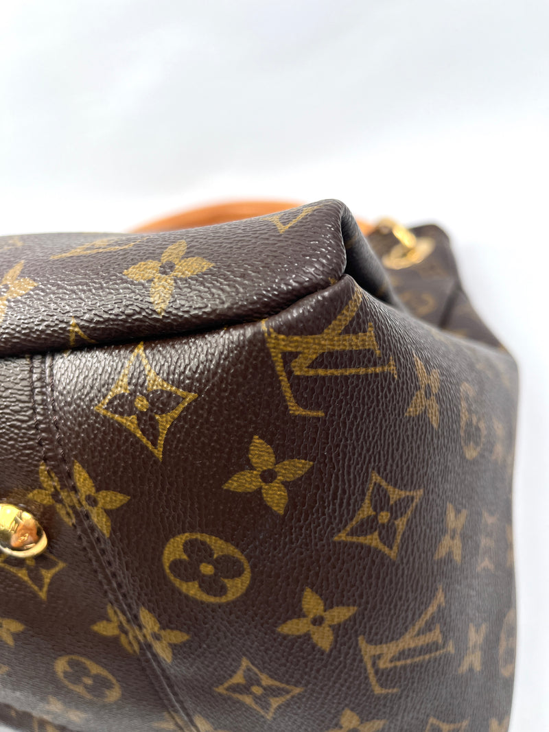 LOUIS VUITTON - ARTSY MM IN MONOGRAM CANVAS