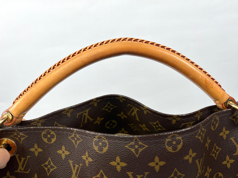 LOUIS VUITTON - ARTSY MM IN MONOGRAM CANVAS