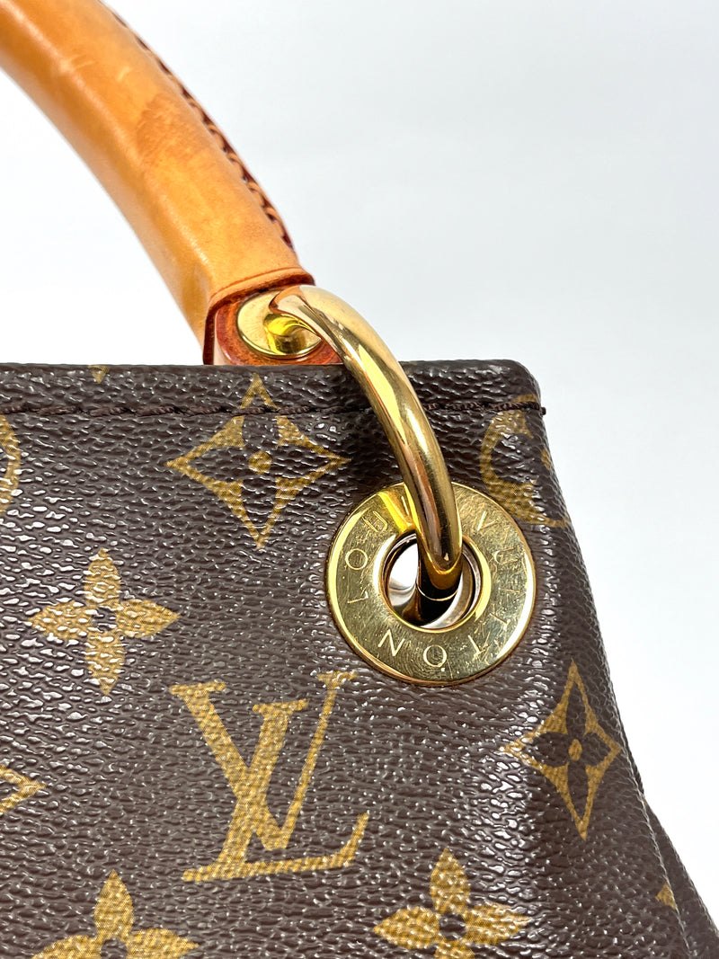 LOUIS VUITTON - ARTSY MM IN MONOGRAM CANVAS