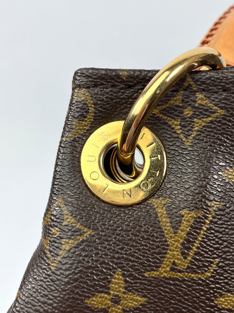 LOUIS VUITTON - ARTSY MM IN MONOGRAM CANVAS