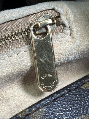 LOUIS VUITTON - ARTSY MM IN MONOGRAM CANVAS