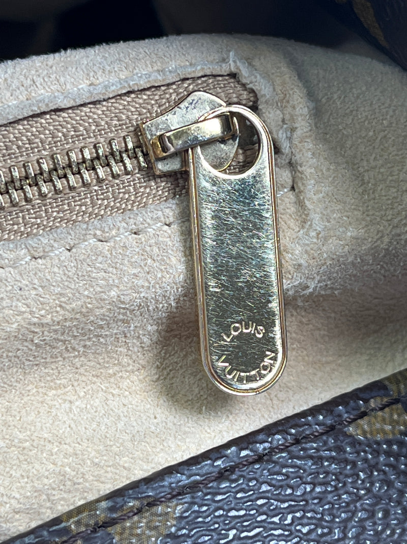 LOUIS VUITTON - ARTSY MM IN MONOGRAM CANVAS