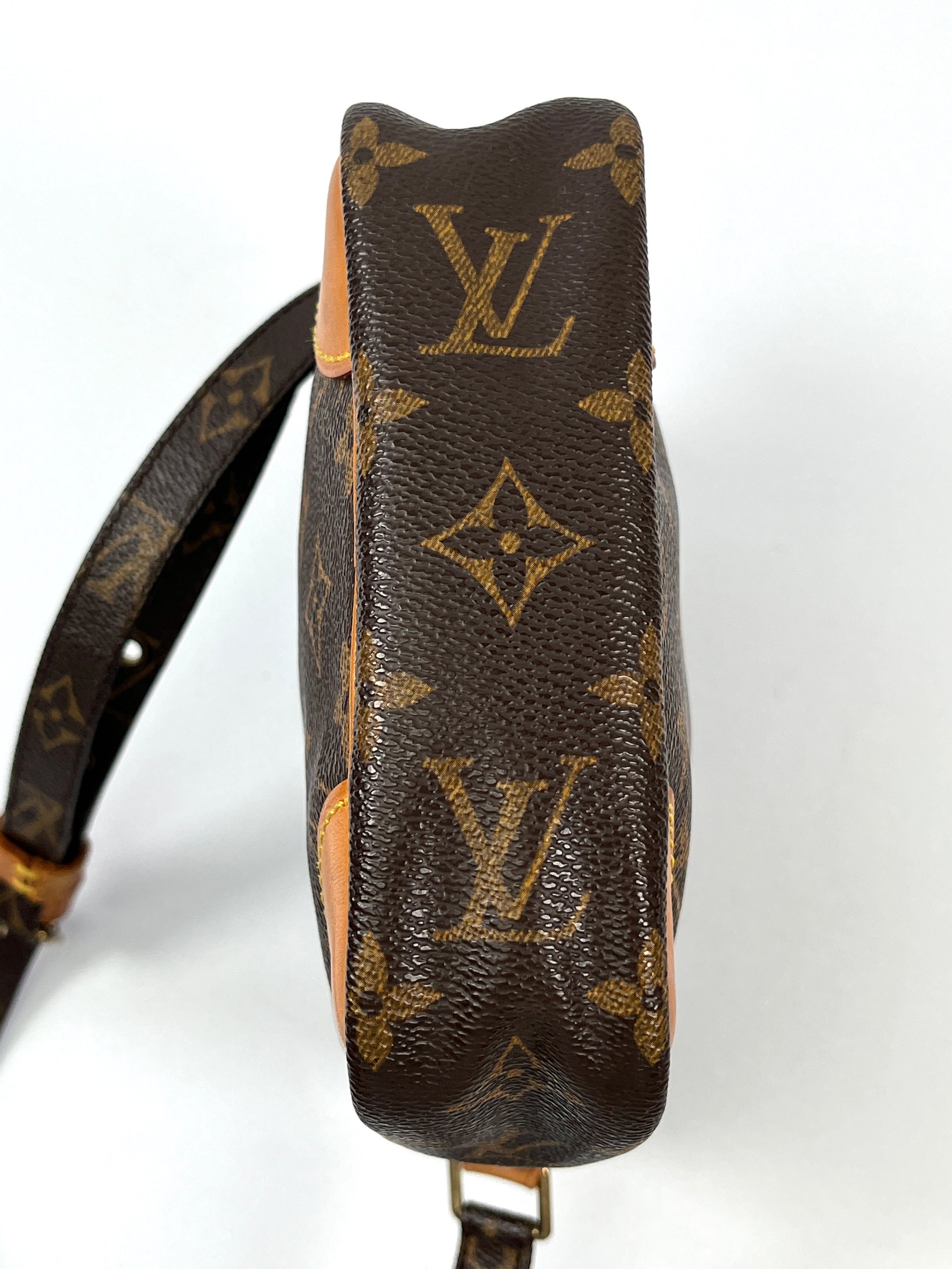 LOUIS VUITTON - DANUBE CROSS BODY BAG IN MONOGRAM CANVAS - YR 2003