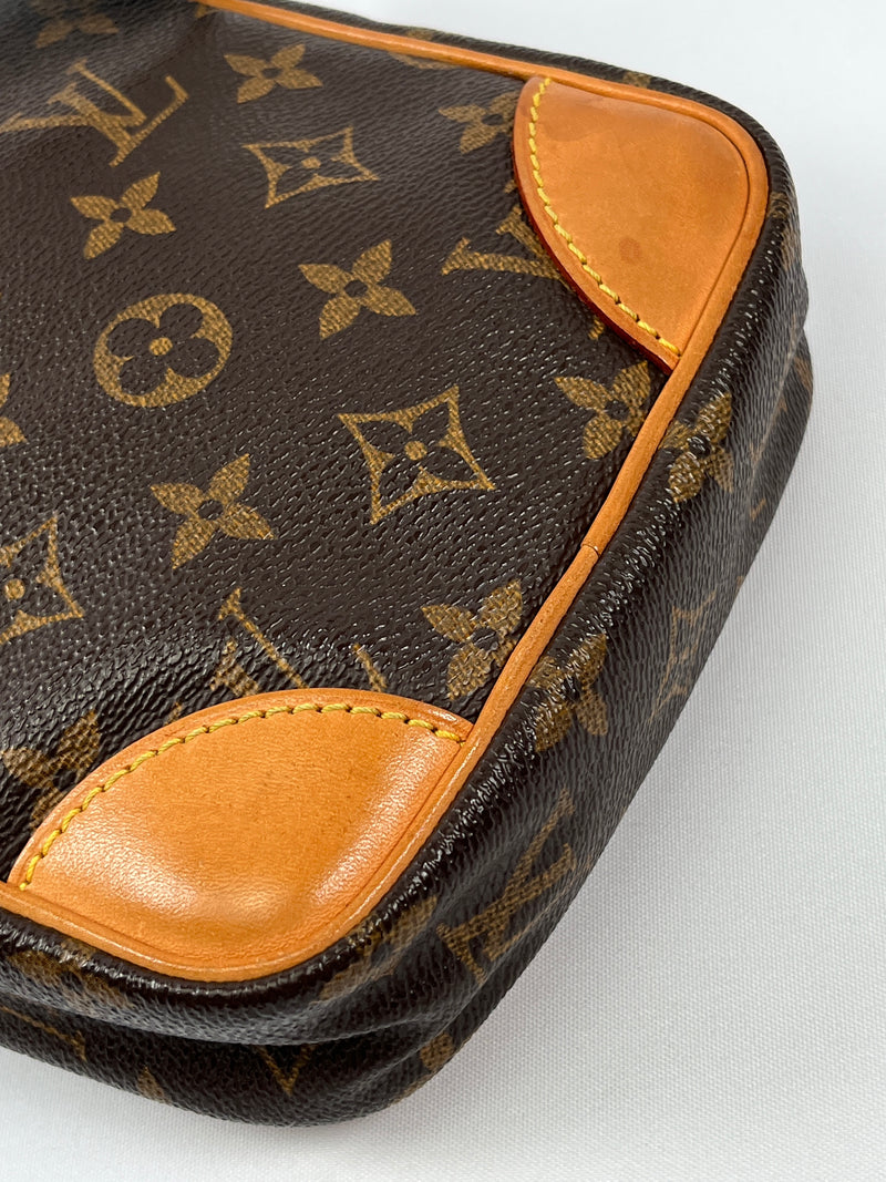LOUIS VUITTON - DANUBE CROSS BODY BAG IN MONOGRAM CANVAS - YR 2003