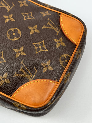 LOUIS VUITTON - DANUBE CROSS BODY BAG IN MONOGRAM CANVAS - YR 2003