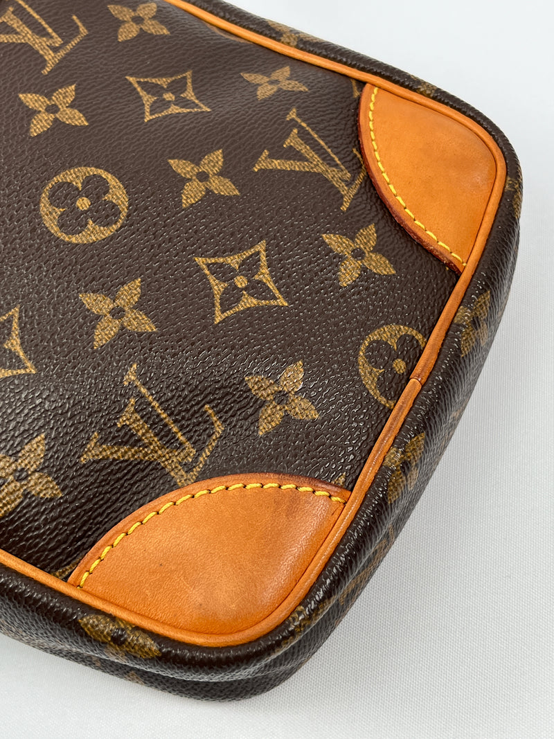 LOUIS VUITTON - DANUBE CROSS BODY BAG IN MONOGRAM CANVAS - YR 2003