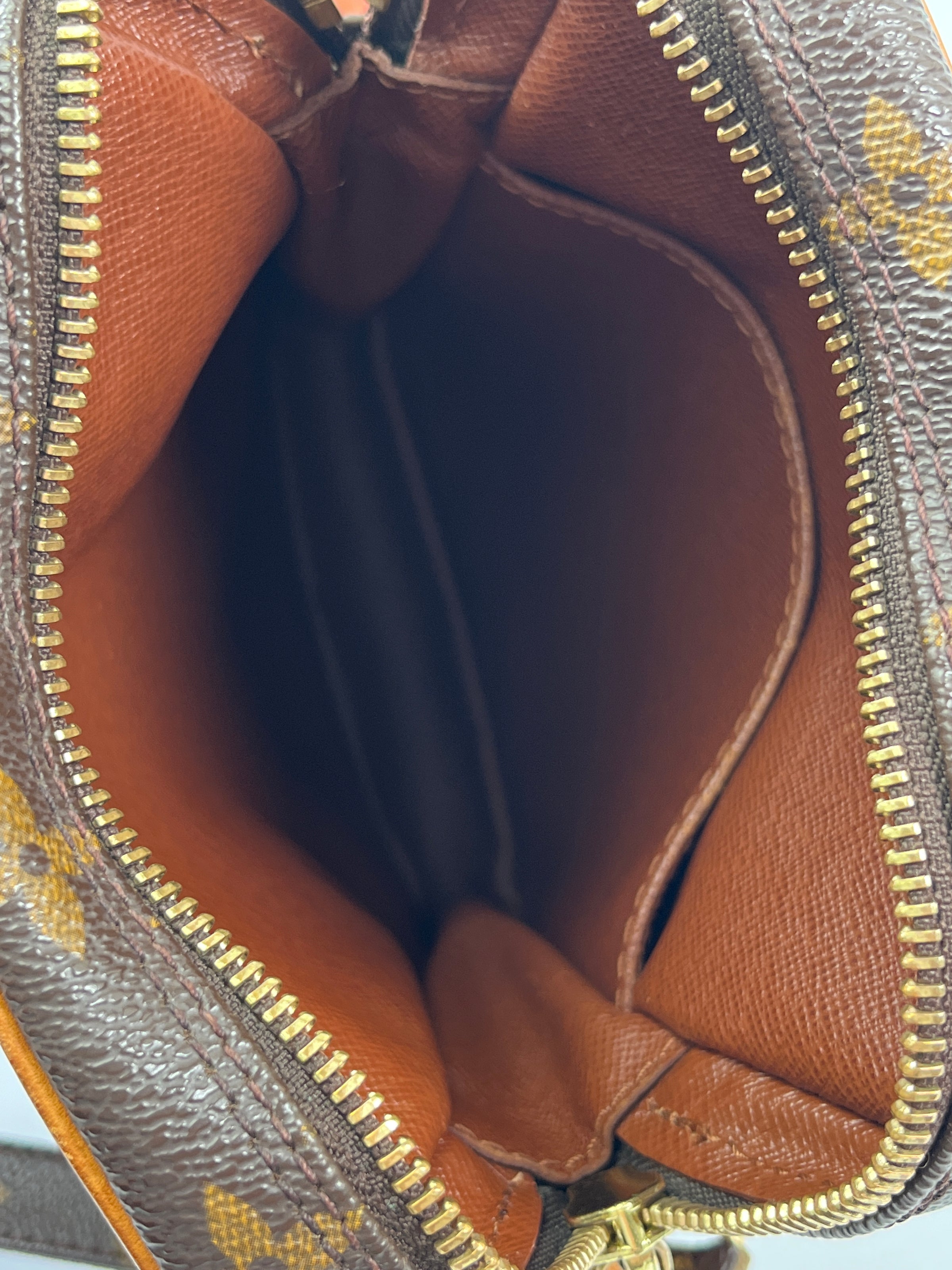Louis Vuitton Danube  Crossbody VERY GOOD Monogram Bag Purse Leather  Zip