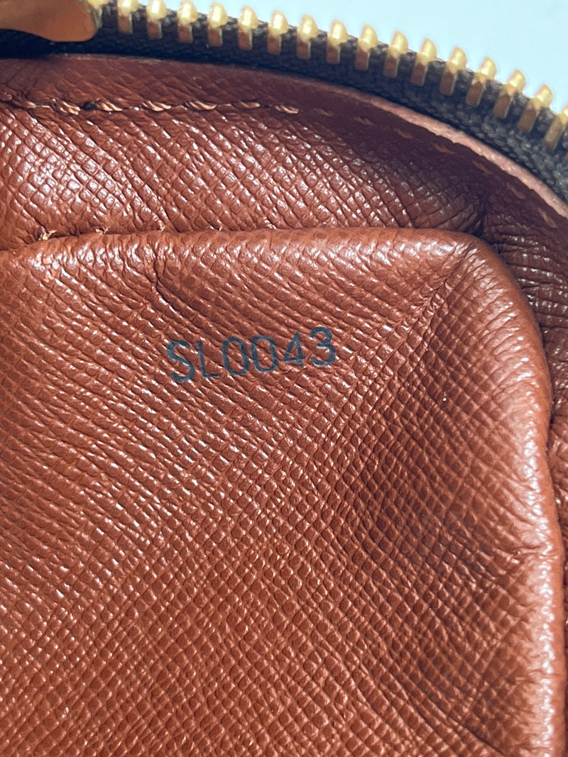 LOUIS VUITTON - DANUBE CROSS BODY BAG IN MONOGRAM CANVAS - YR 2003