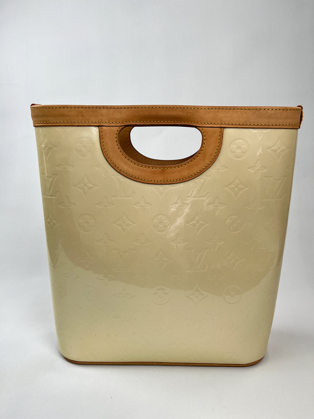 LOUIS VUITTON - STILLWOOD VERTICAL BAG IN PERLE MONOGRAM VERNIS