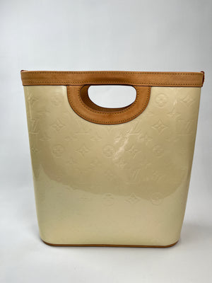 LOUIS VUITTON - STILLWOOD VERTICAL BAG IN PERLE MONOGRAM VERNIS