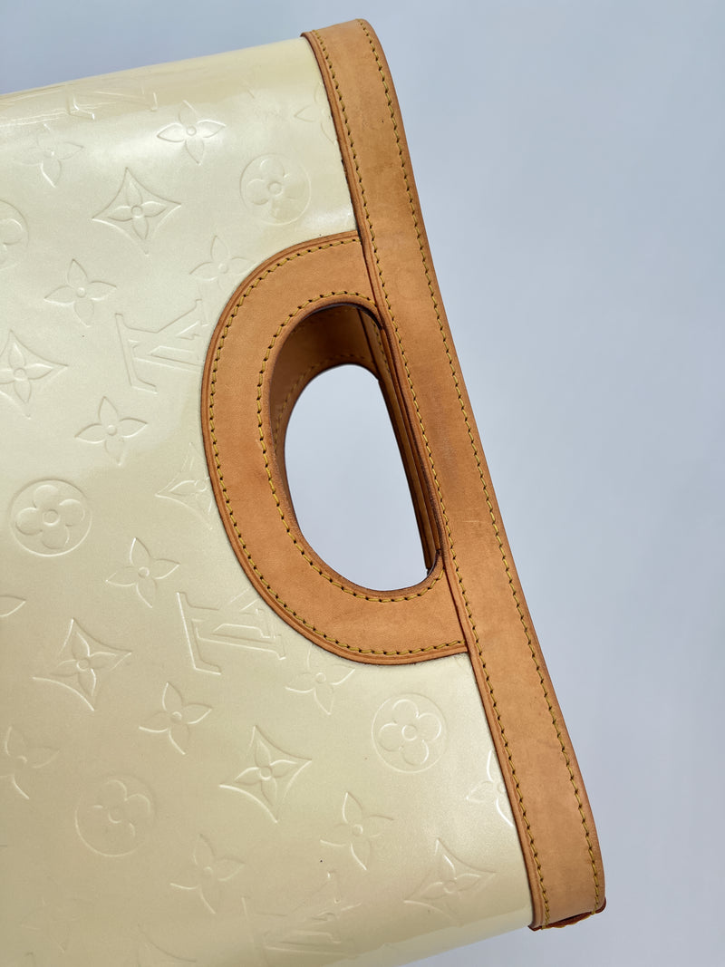 LOUIS VUITTON - STILLWOOD VERTICAL BAG IN PERLE MONOGRAM VERNIS