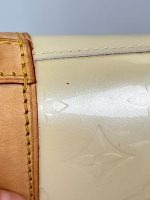 LOUIS VUITTON - STILLWOOD VERTICAL BAG IN PERLE MONOGRAM VERNIS