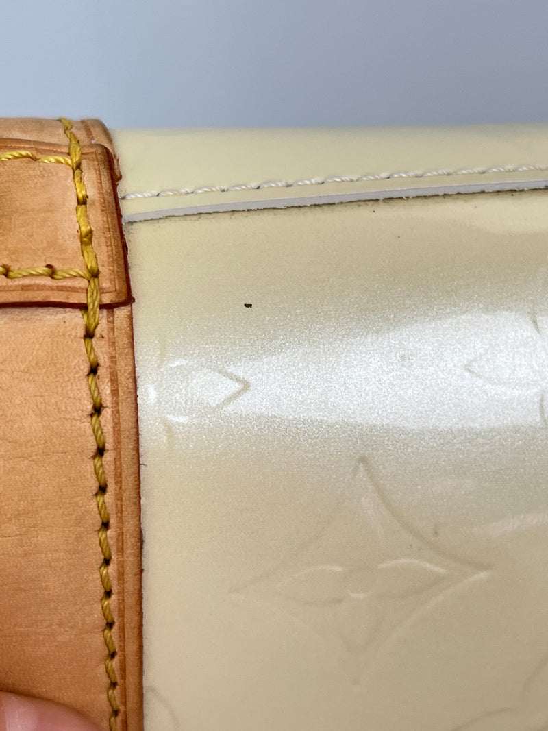 LOUIS VUITTON - STILLWOOD VERTICAL BAG IN PERLE MONOGRAM VERNIS