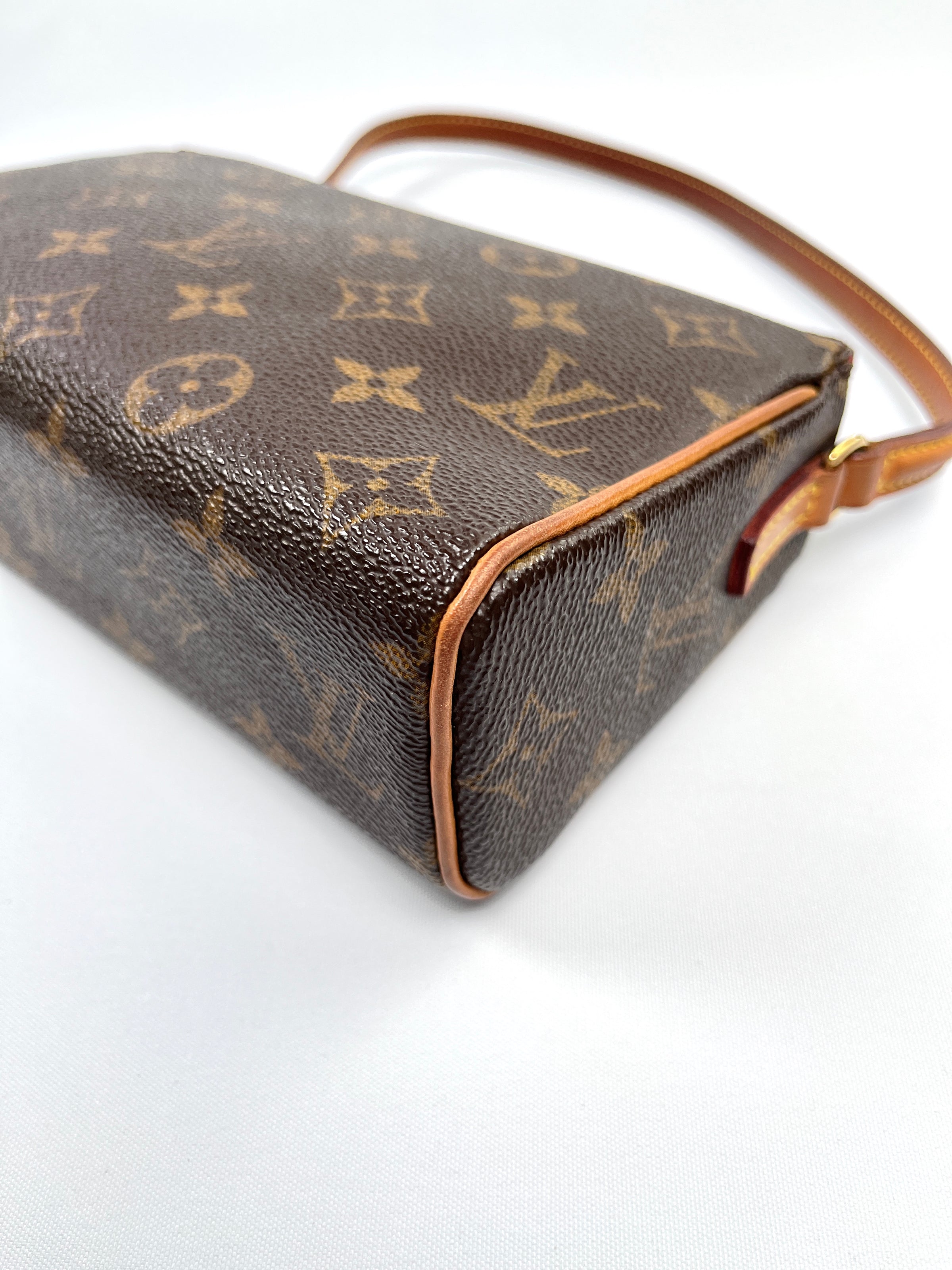 100% authenticity Guaranteed | Louis Vuitton Monogram Shoulder Bag