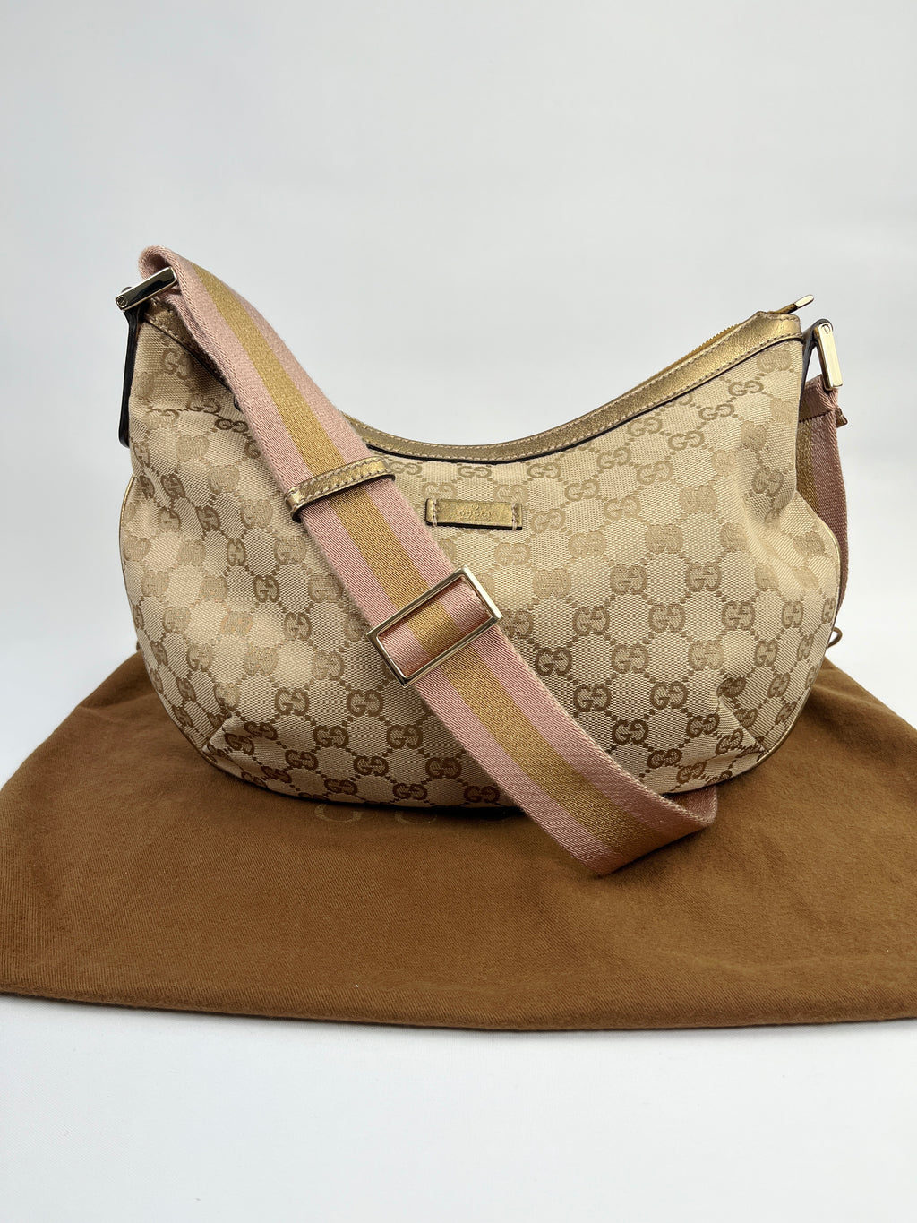 GUCCI - GG CANVAS MEDIUM HALF MOON MESSENGER GOLD & PINK