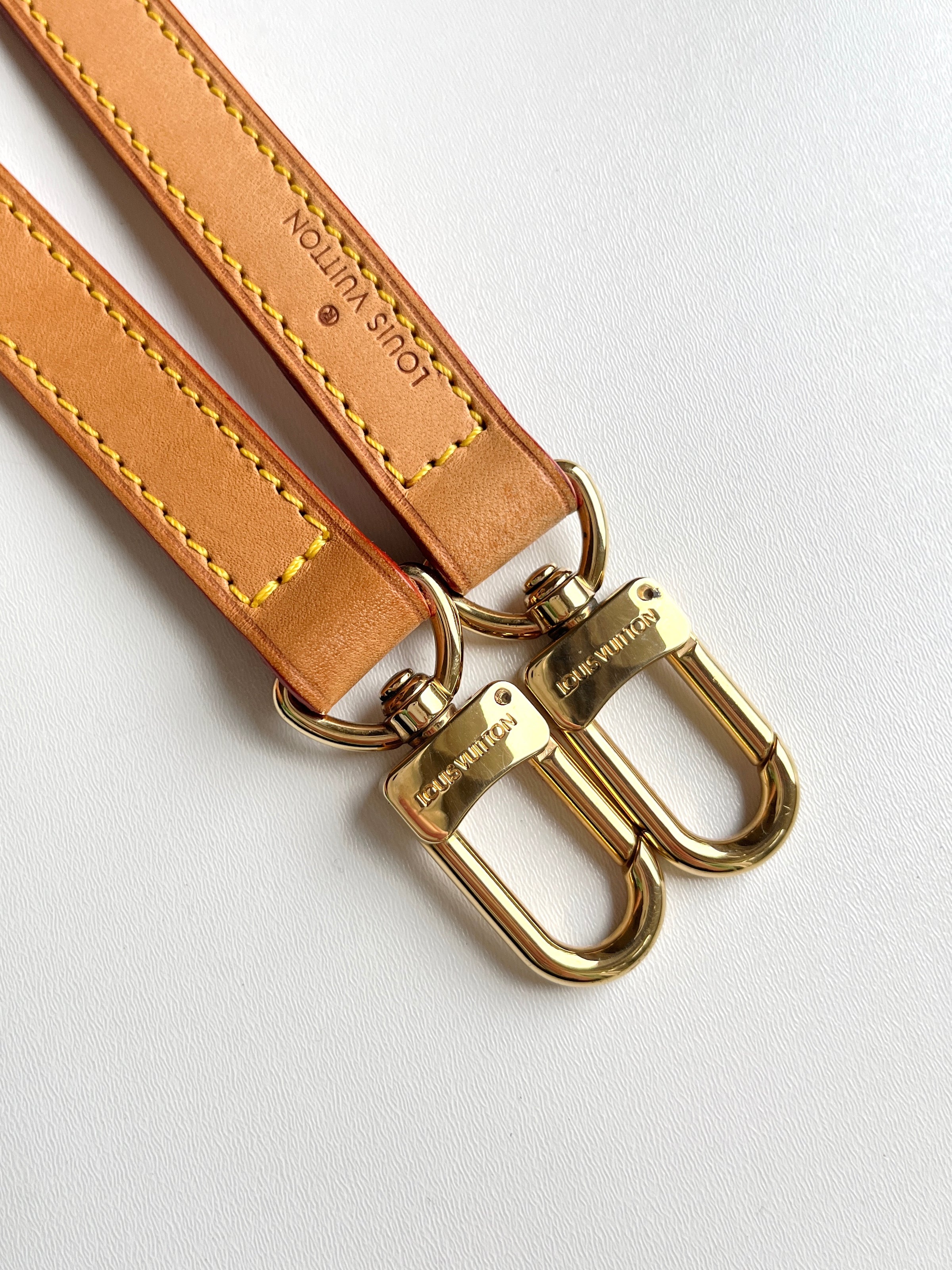 Louis Vuitton Vachetta leather One Clip Gold Tone Bag Strap