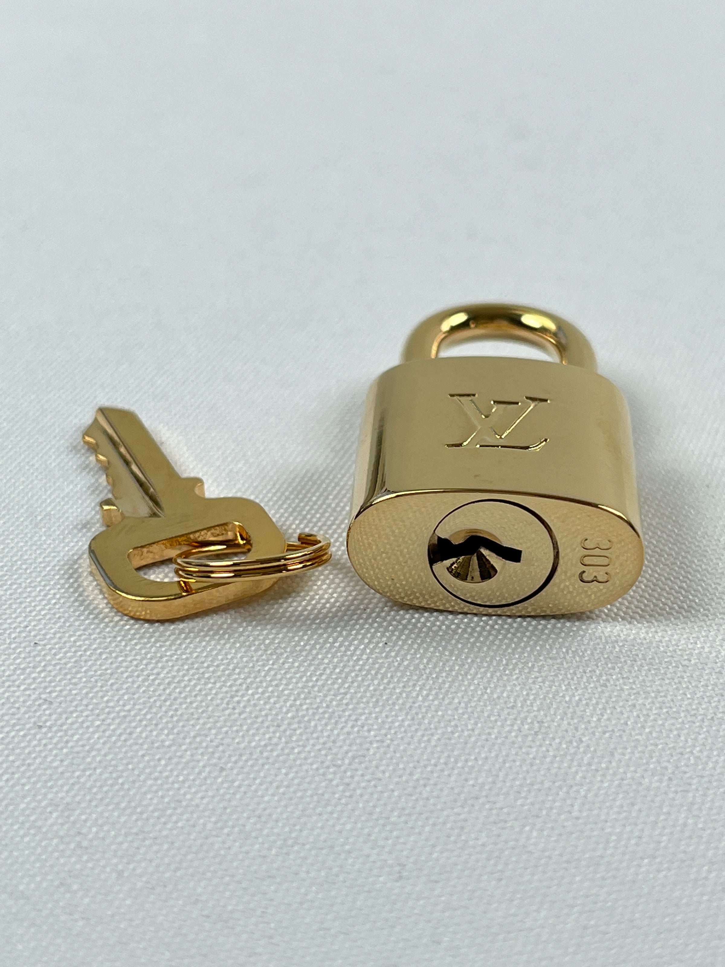 LOUIS VUITTON - LOCK & KEY SET #677 – RE.LUXE AU