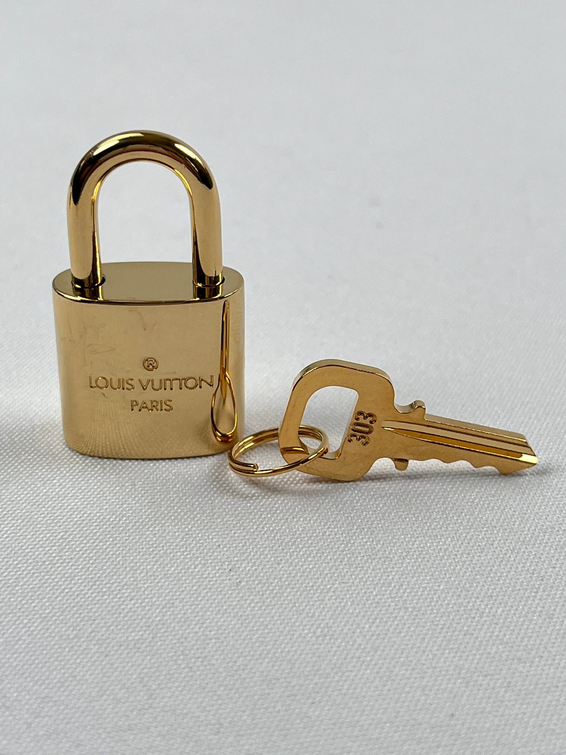 LOUIS VUITTON - LOCK & KEY SET #303 WITH DUSTBAG – RE.LUXE AU