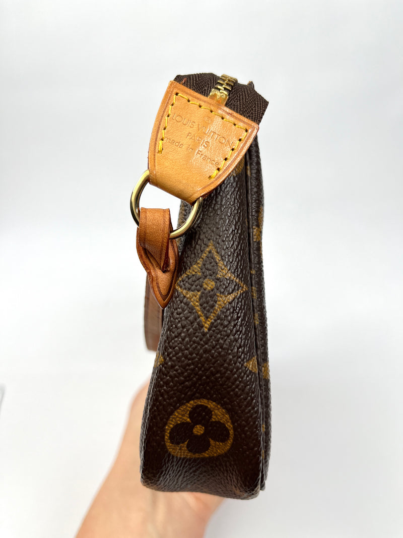 LOUIS VUITTON - POCHETTE ACCESSORIES MONOGRAM CANVAS