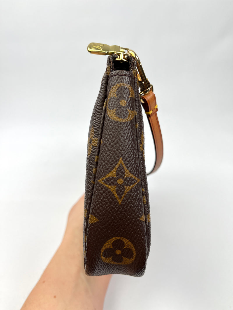 LOUIS VUITTON - POCHETTE ACCESSORIES MONOGRAM CANVAS