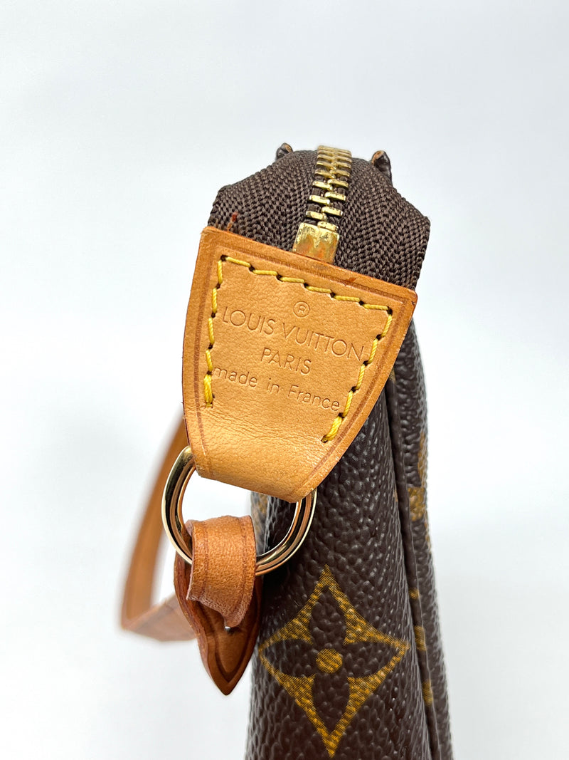 LOUIS VUITTON - POCHETTE ACCESSORIES MONOGRAM CANVAS