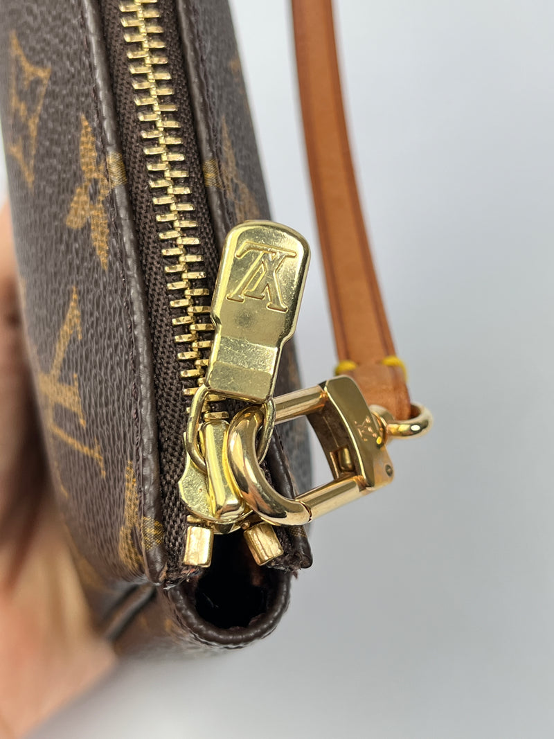 LOUIS VUITTON - POCHETTE ACCESSORIES MONOGRAM CANVAS