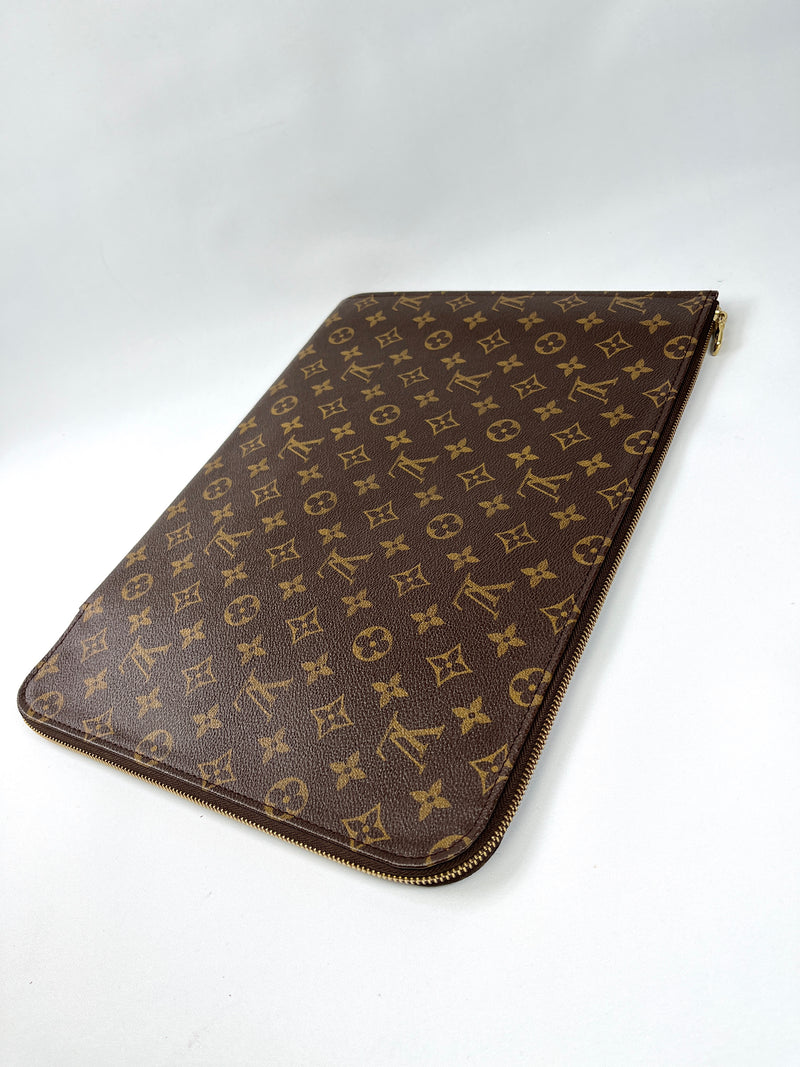 LOUIS VUITTON - MONOGRAM POCHETTE DOCUMENTS - 38 X 28 X 3 CM