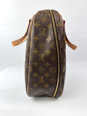 LOUIS VUITTON - EXCURSION BAG MONOGRAM CANVAS