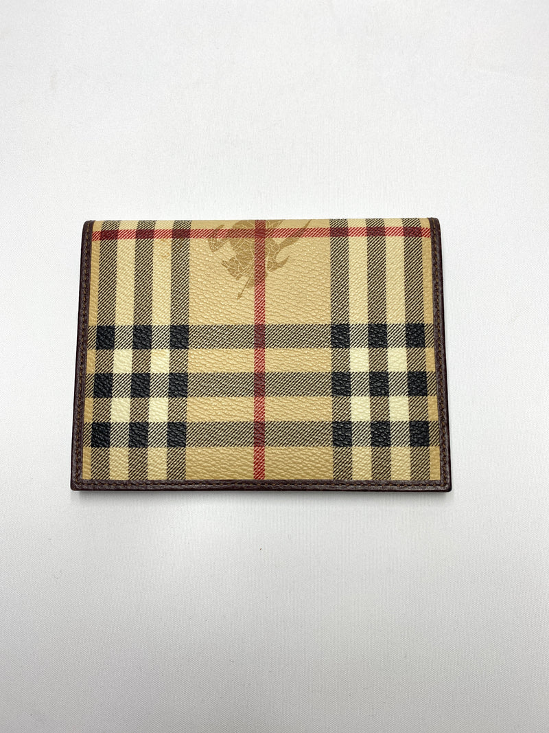 BURBERRY - HAYMARKET CHECK PASSPORT HOLDER CHOCOLATE