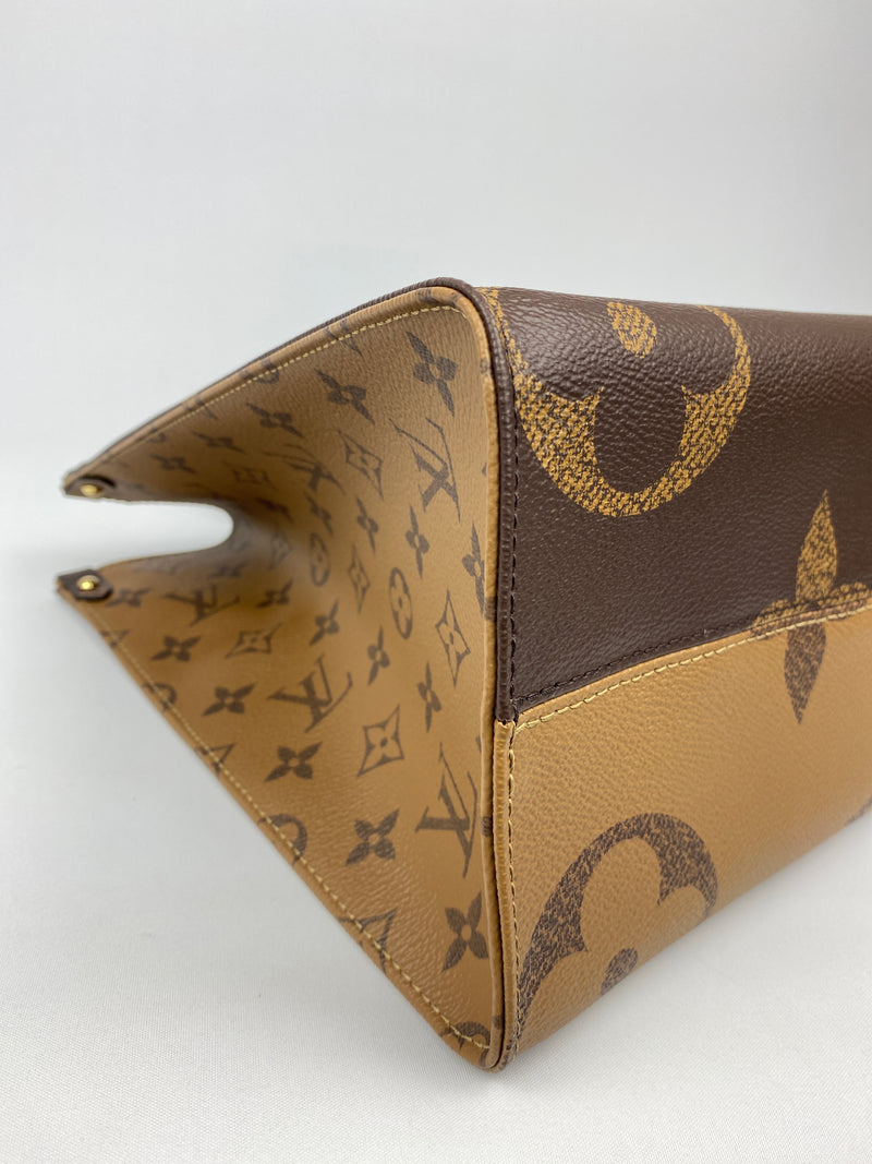 LOUIS VUITTON - ONTHEGO MM BAG IN MONOGRAM CANVAS