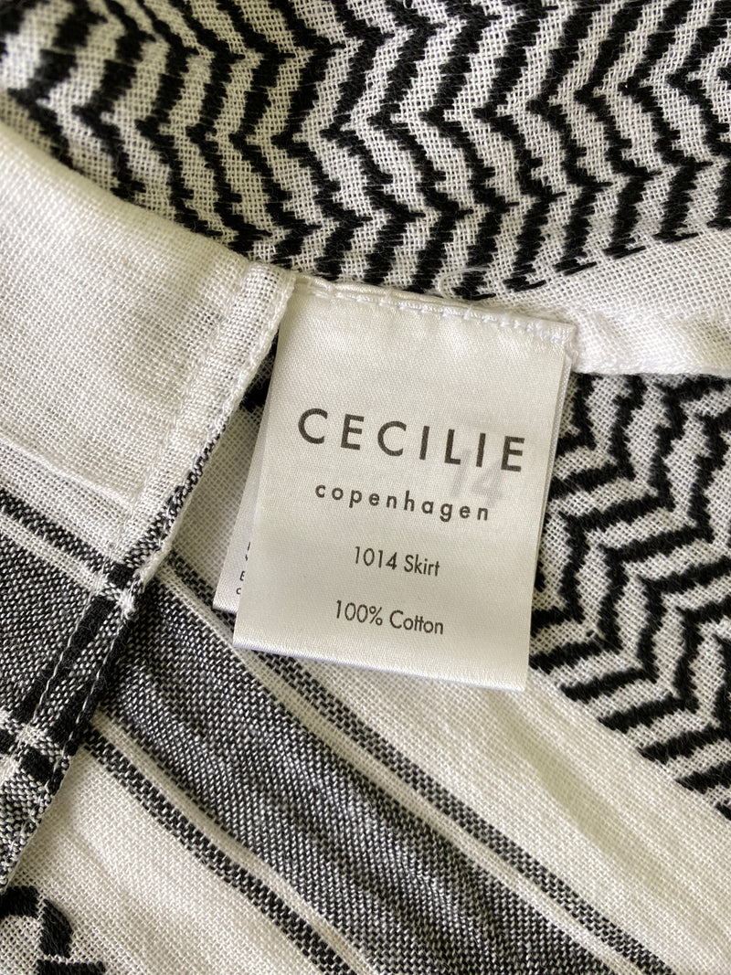 CECILIE COPENHAGEN - BLACK & WHITE BASIC SKIRT - SZ M - AS NEW