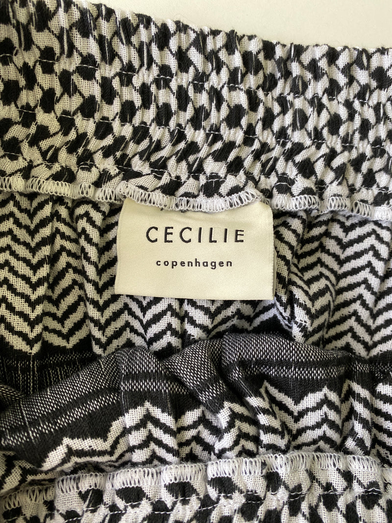 CECILIE COPENHAGEN - BLACK & WHITE BASIC SKIRT - SZ M - AS NEW