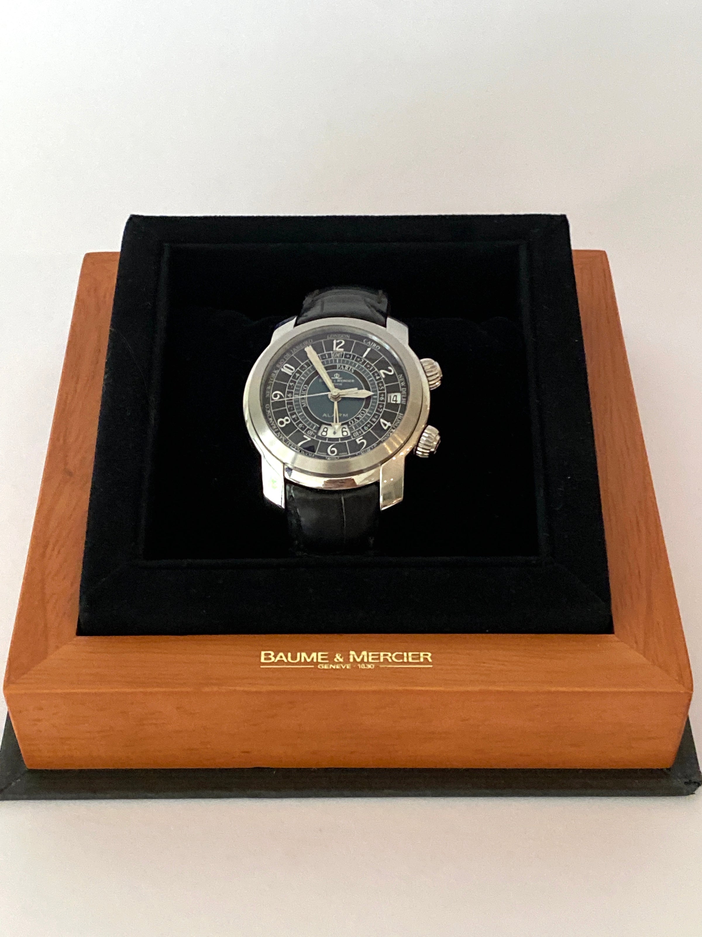 Automatic watch with discount alarm