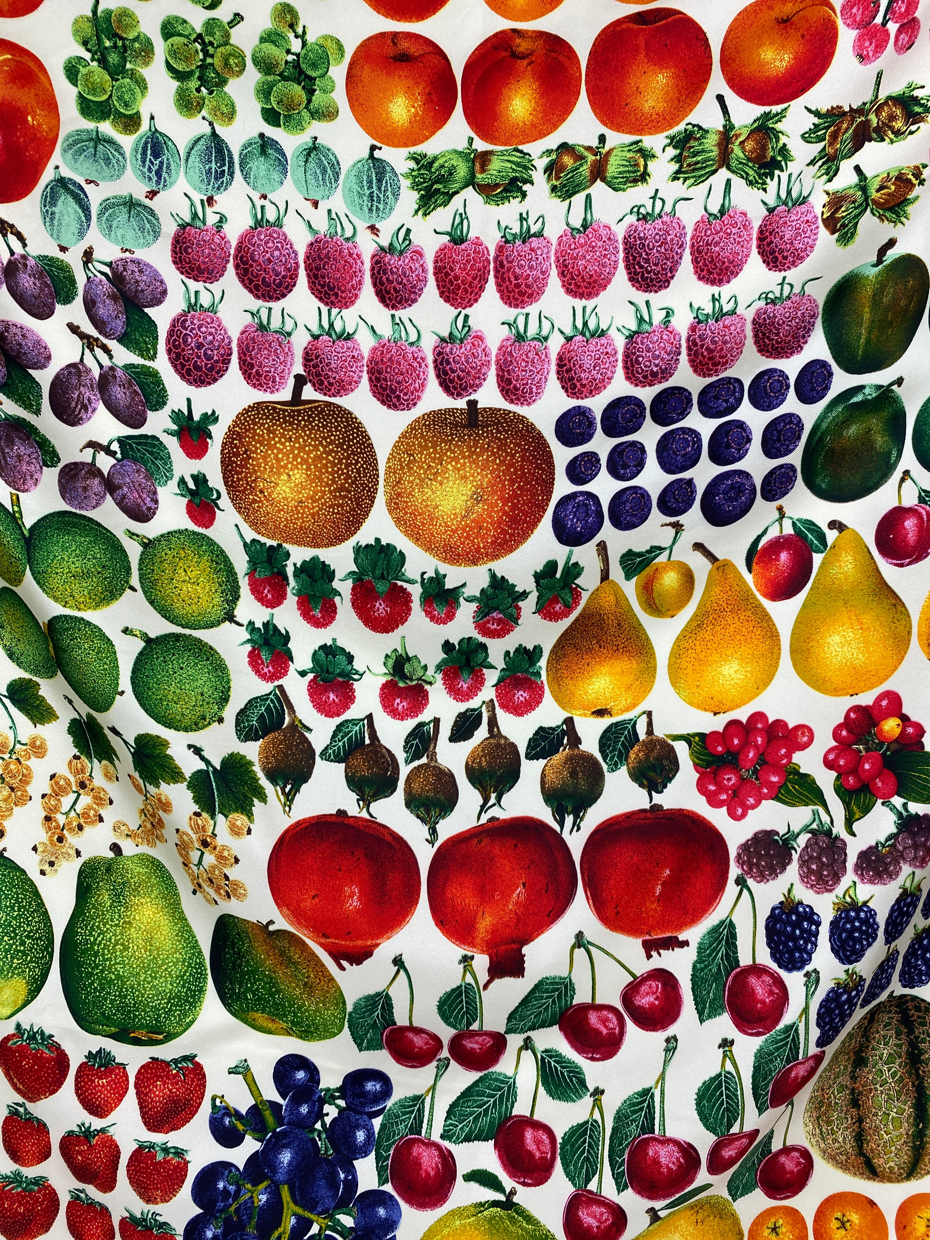 GUCCI - 100% SILK FRUIT PRINT SCARF - VINTAGE – RE.LUXE AU