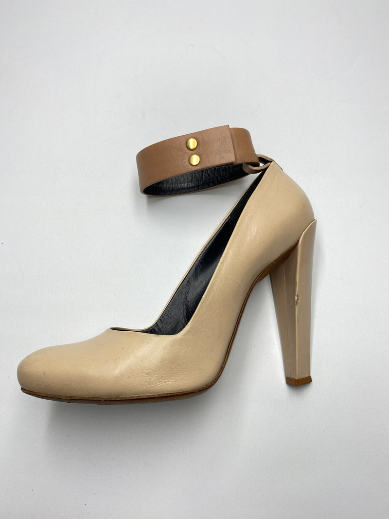 CELINE - BEIGE PUMPS WITH CONTRAST TAN ANKLE CUFF  - SZ 38.5