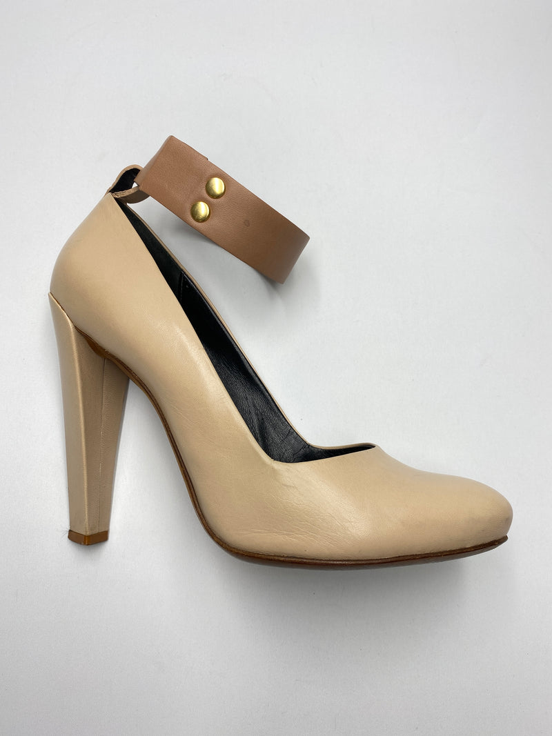 CELINE - BEIGE PUMPS WITH CONTRAST TAN ANKLE CUFF  - SZ 38.5