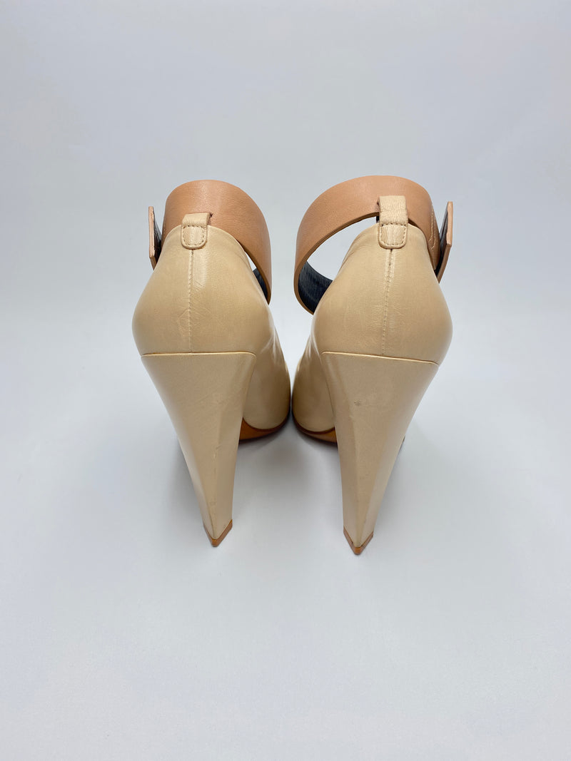 CELINE - BEIGE PUMPS WITH CONTRAST TAN ANKLE CUFF  - SZ 38.5