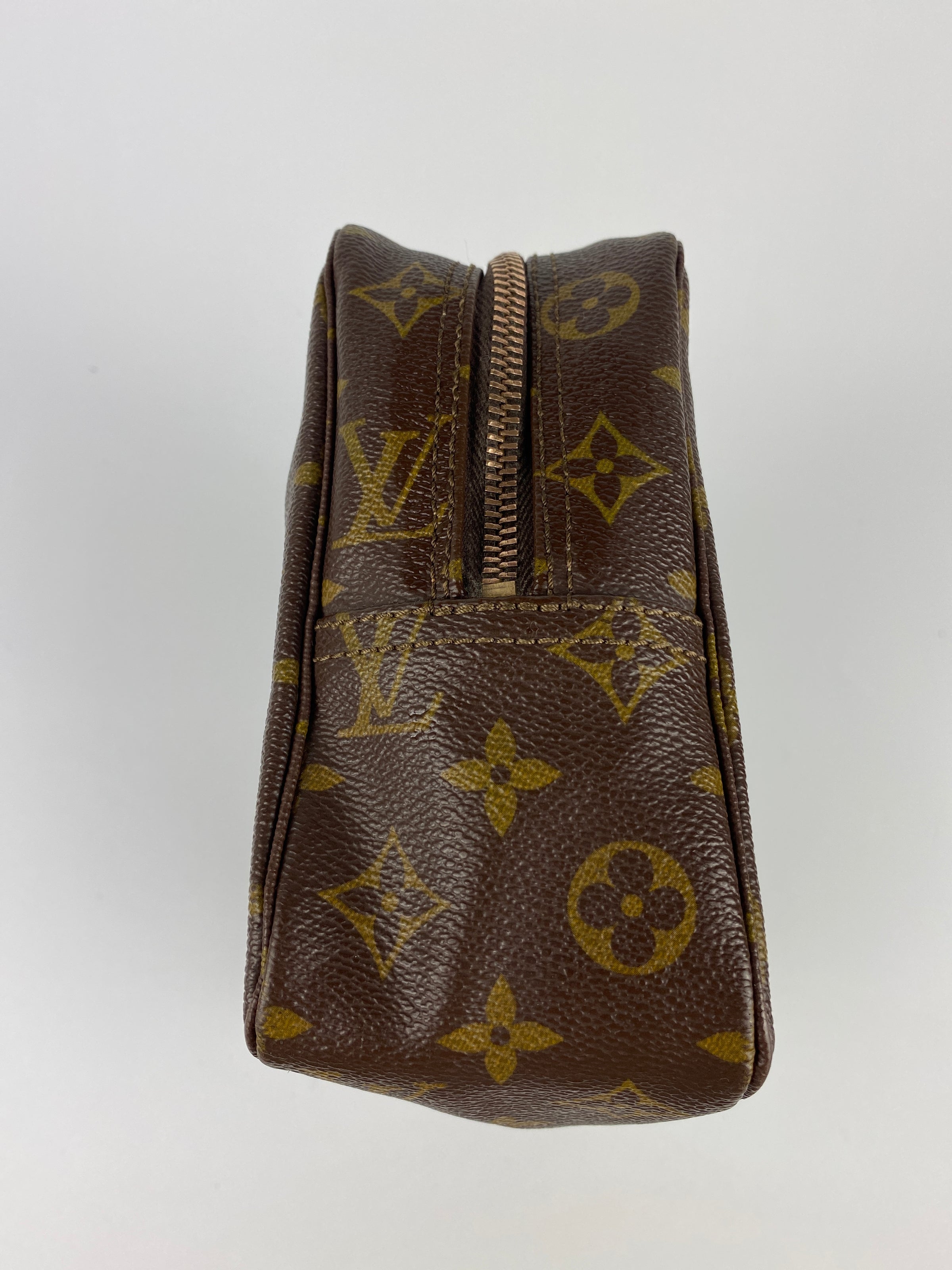 VINTAGE POUCH LOUIS VUITTON TOILETRY BAG 28 GM IN MONOGRAM CANVAS Brown  Cloth ref.821037 - Joli Closet