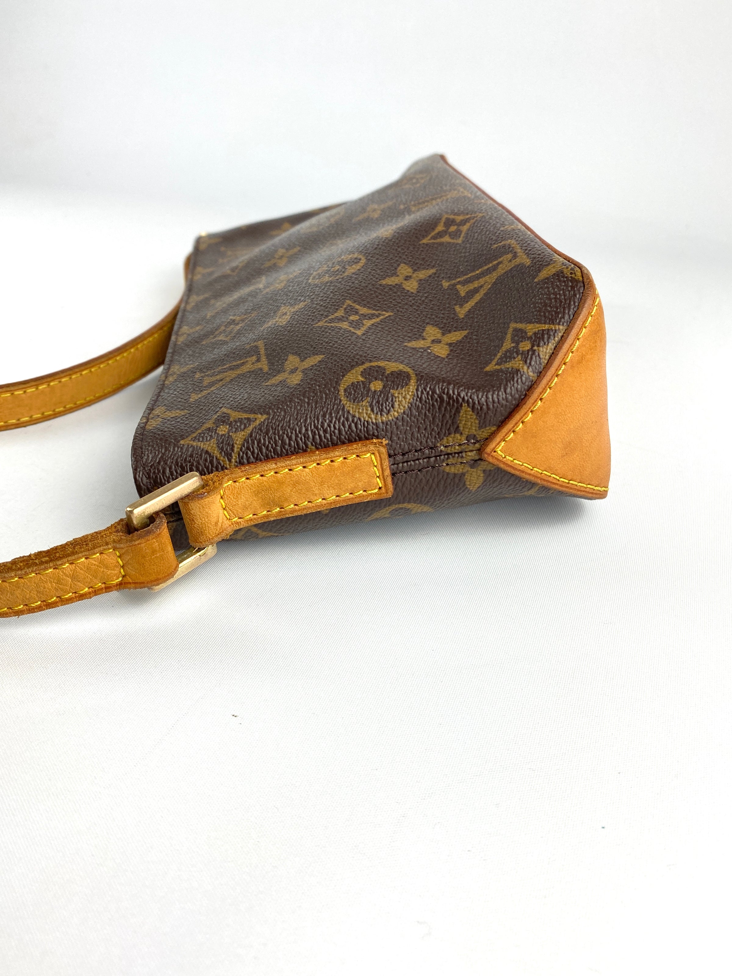 Louis Vuitton Trotteur Monogram Canvas – l'Étoile de Saint Honoré