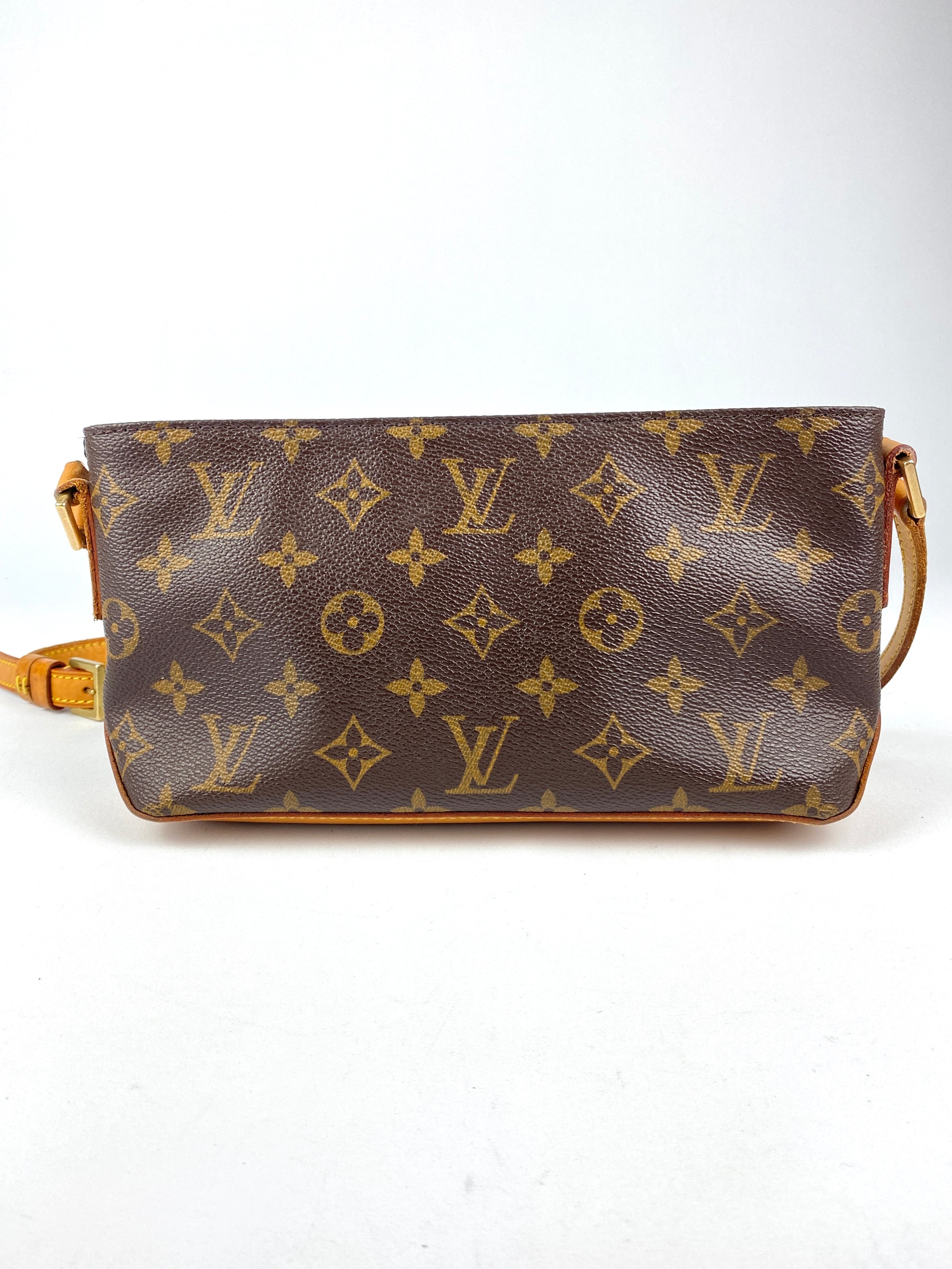 LOUIS VUITTON - TROTTEUR CROSS BODY BAG MONOGRAM CANVAS – RE.LUXE AU